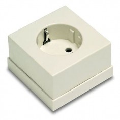 BASE ENCHUFE TT S LATERAL 16A-250V SUPERFICIE PVC BLANCO FAMATEL