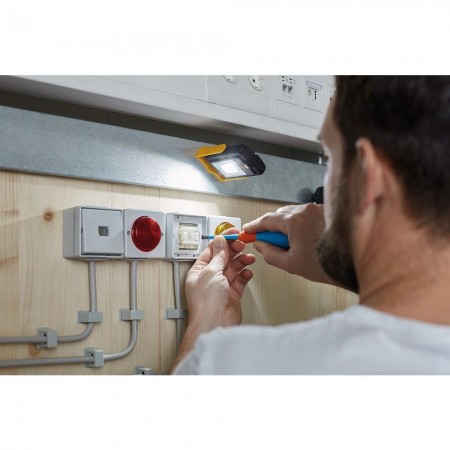 LINTERNA DE TRABAJO A PILAS HL DB43 MH  200+20 LM  (4)