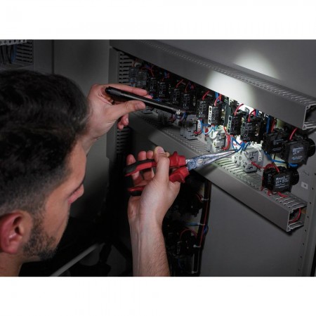 LINTERNA LED LUXPREMIUM TL 100F CON FOCO AJUSTABLE DE 100 LM (2)