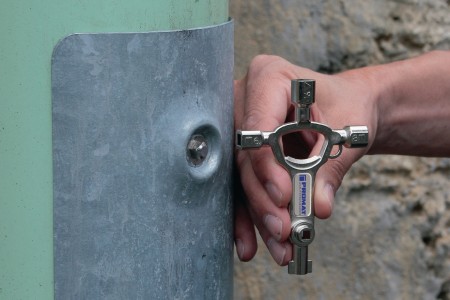 LLAVE DE ARMARIO  6 FUNCIONES ABREBOTELLAS INTEGRADO (4)